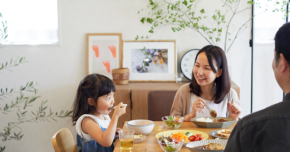 食卓に広がるおいしい笑顔