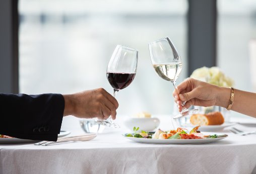 2人をもてなす、特別な食事の時間を贈る