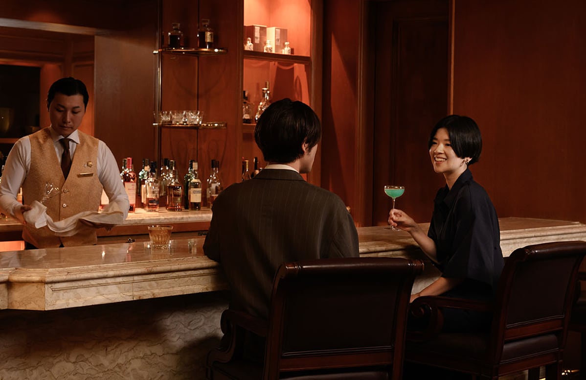 洗練された空間でのホテルバー体験を贈る