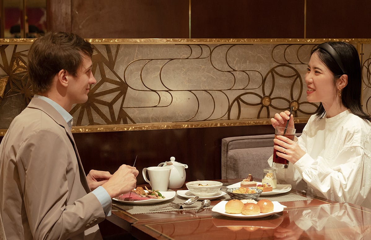 クリスマス気分を盛り上げる、優雅なランチタイム