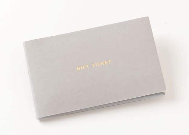 洗練されたデザインのパッケージ。コンパクトなサイズで、持ち運びにも便利です。