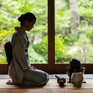 ヨガをしている女性