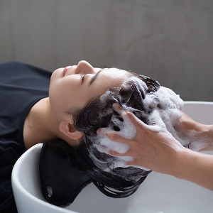 エステを受けている女性