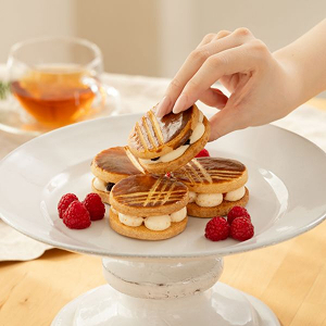 バターサンドを楽しむ様子